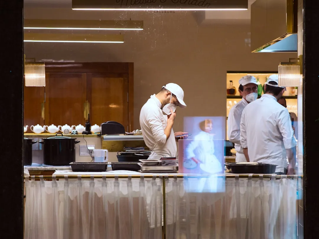 深圳茶饮品牌如何通过软件定制实现门店效率提升